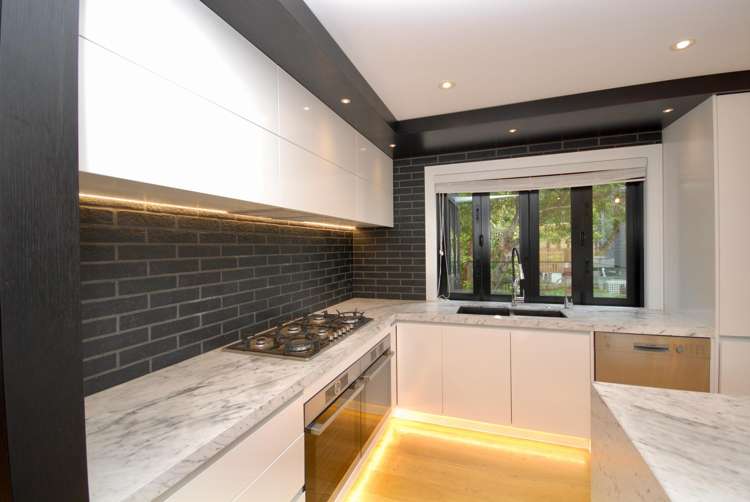 2/92 Churchill Road Murrays Bay_3
