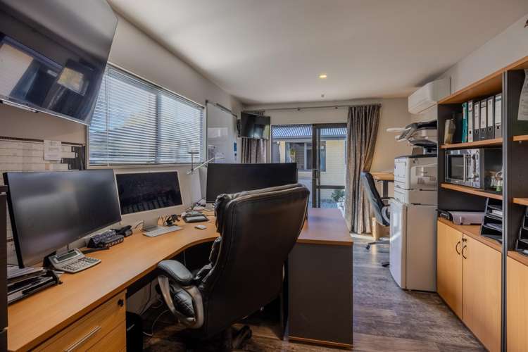 10 Jack Young Place Albert Town_25