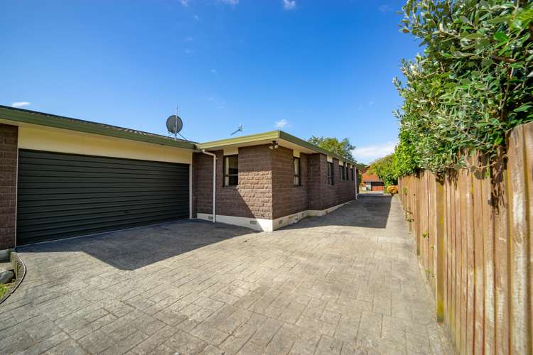 39 Farnham Drive Richmond_16