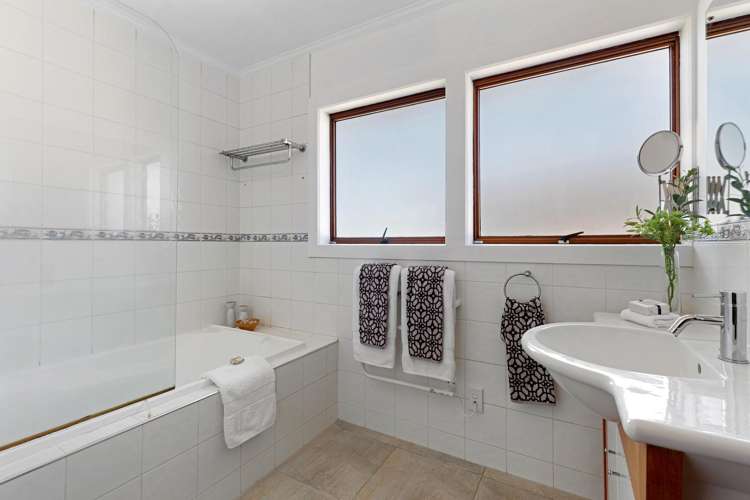 9 Robin Lane Browns Bay_12