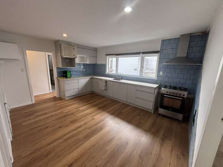 165 Edmonton Road Te Atatu South_4