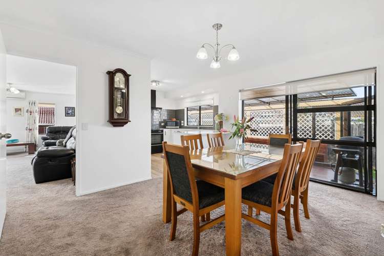 28 Booralee Avenue Botany Downs_9