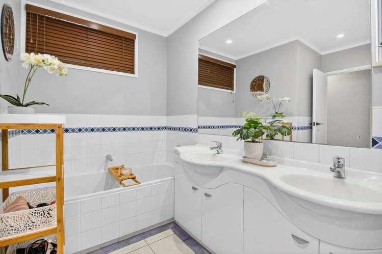 7 Tyrian Close Half Moon Bay_24