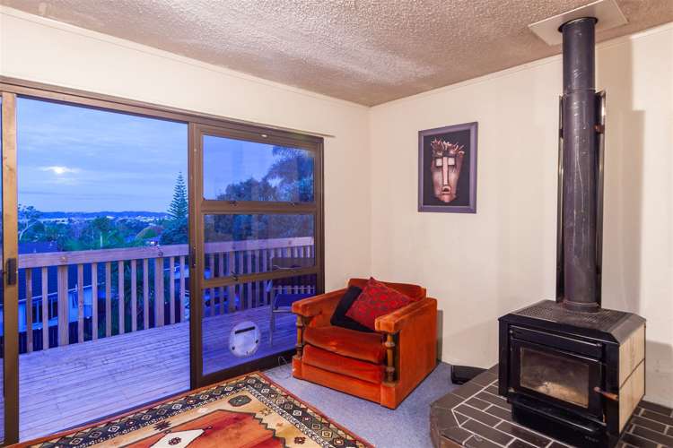 212 Royal Road Massey_29