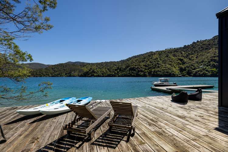 - Bay of Many Coves Queen Charlotte Sound_18