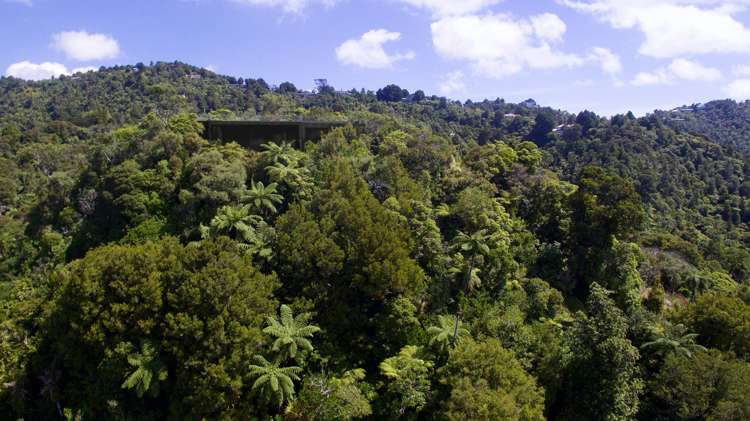 910 West Coast Road Waiatarua_13