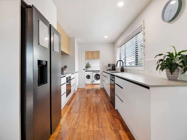 53 Woodbury Street Russley_7