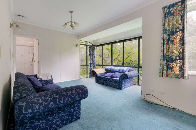 842 River Road Chartwell_16