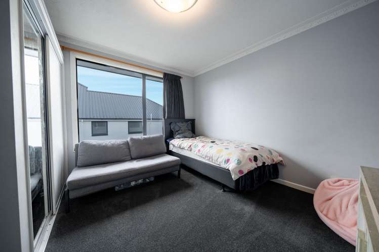 708 Queens Drive Waikiwi_18