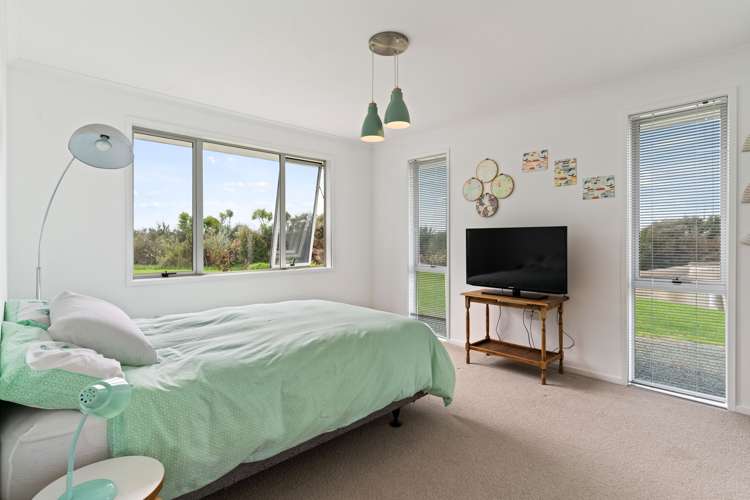 32 Lara Lane Kaiwaka_11