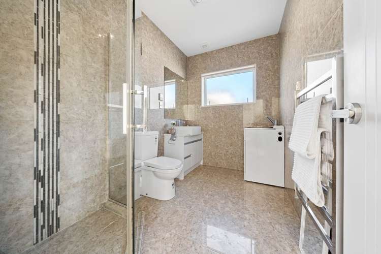 7 Bruckless Drive Flat Bush_10