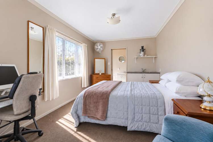 82 Glover Road Hawera_15