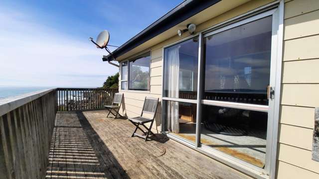 Outstanding Sea Views from an Original Kiwi Crib