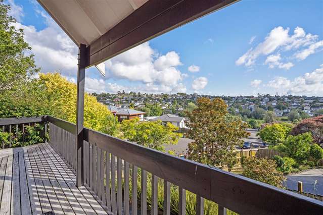 2/10 Helicon Place Totara Vale_3