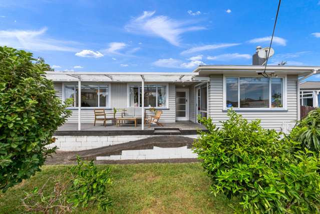 10 Edgerton Road Te Atatu Peninsula_1