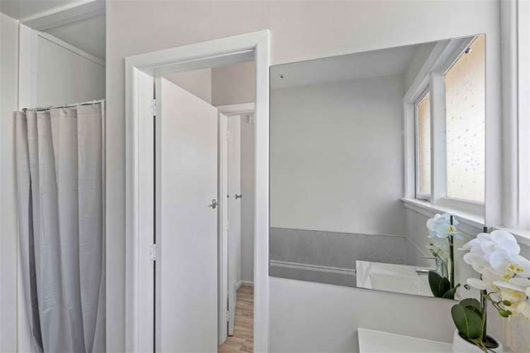 37 Kathleen Crescent Hornby_12