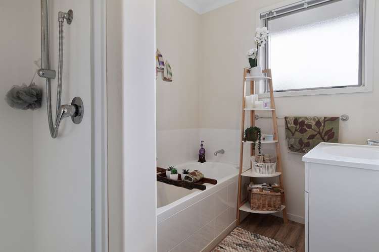 24 Gleneagles Drive Aongatete_16