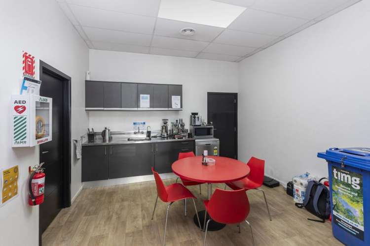 542 Moorhouse Ave Waltham_11