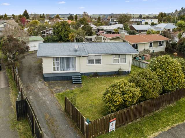 24 Fenruss Street Fairy Springs_1