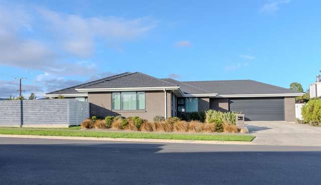 STUNNING EXECUTIVE LIVING