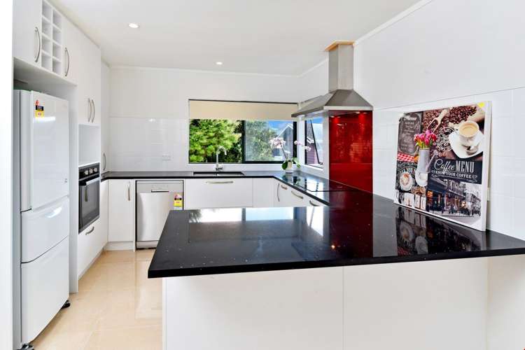 3/10 Arran Road Browns Bay_10