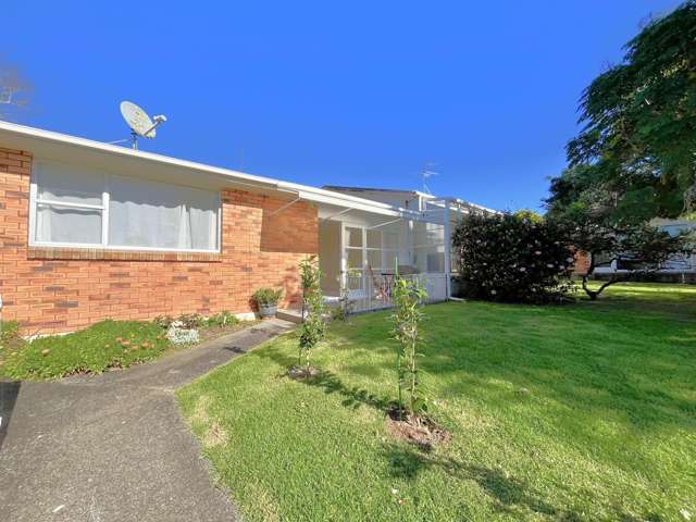 Spacious, Sunny & Solid - Golden Triangle Location