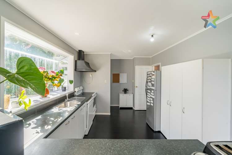 258 Dowse Drive Maungaraki_5