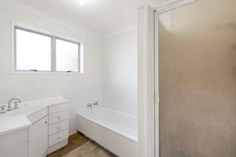 15 Sheridan Crescent Leamington_16