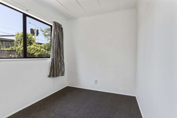 17 Titirangi Road New Lynn_10