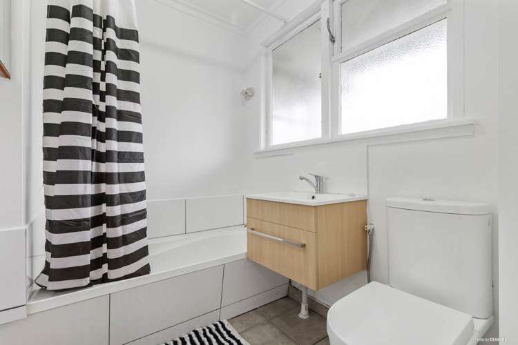 5 Harwood Crescent Otara_12