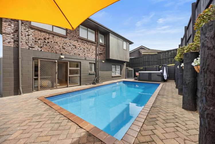 3 Pinewood Grove Botany Downs_21