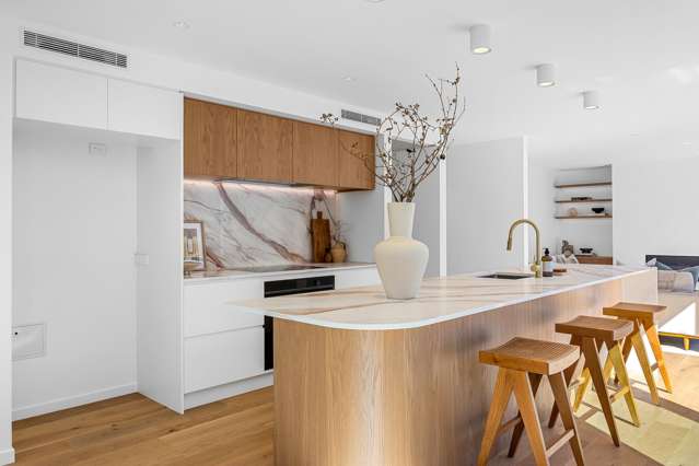 2/17 Hewitts Road Merivale_2