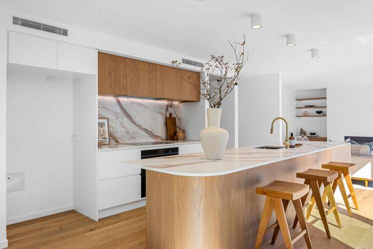 2/17 Hewitts Road Merivale_2