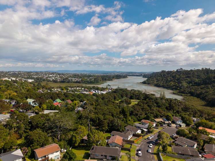 2/8 Thistledew Place Bayview_13