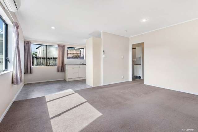 3/7 Duncan Avenue Te Atatu South_2