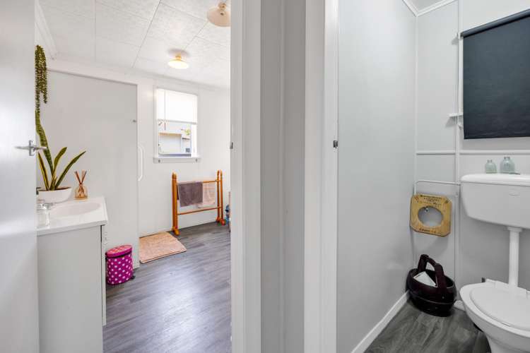 68 Domett Street Opunake_18