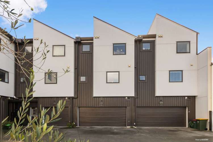 25 De Havilland Road_0