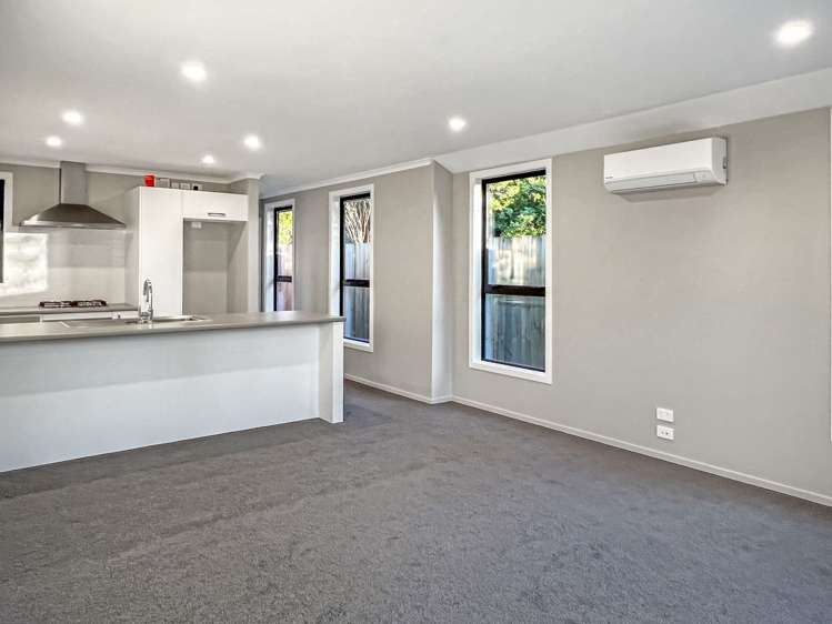 4/41 Kenney Crescent_0