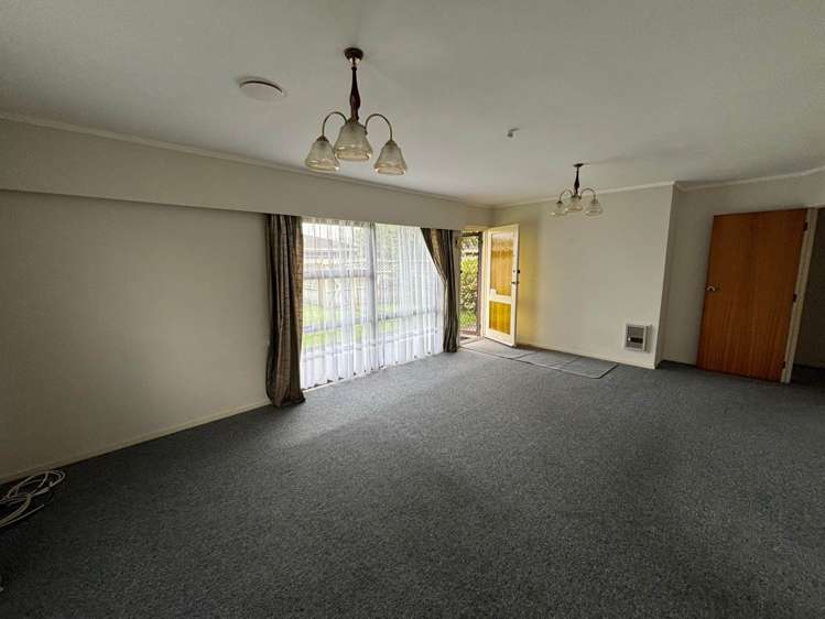 5B Hedge Row Sunnyhills_3