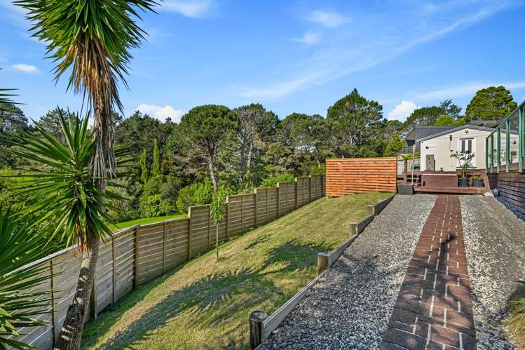 32 Bernard Magnus Lane Greenhithe_19