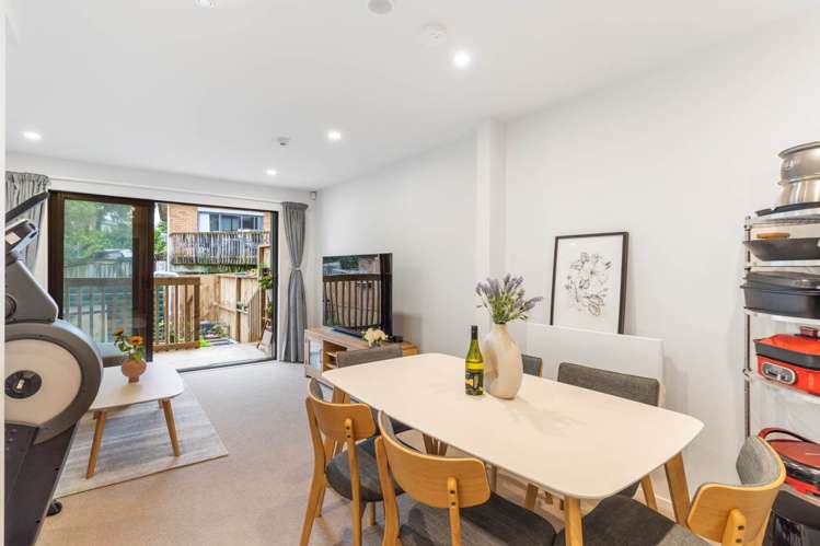 28/18 Hewlett Road Massey_5