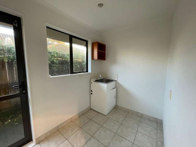 17 Erne Crescent East Tamaki_11