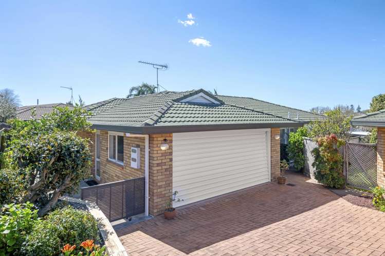 2/248 Botany Road Botany Downs_14