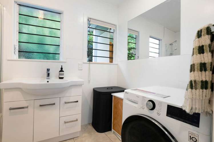 1/227 Wairau Road Totara Vale_18