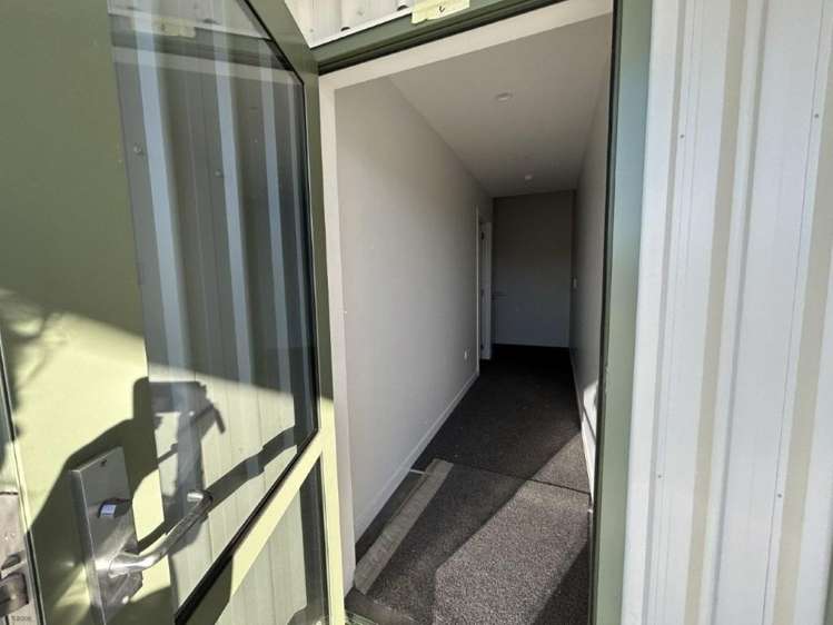 2/15 De Havilland Way 11229_14
