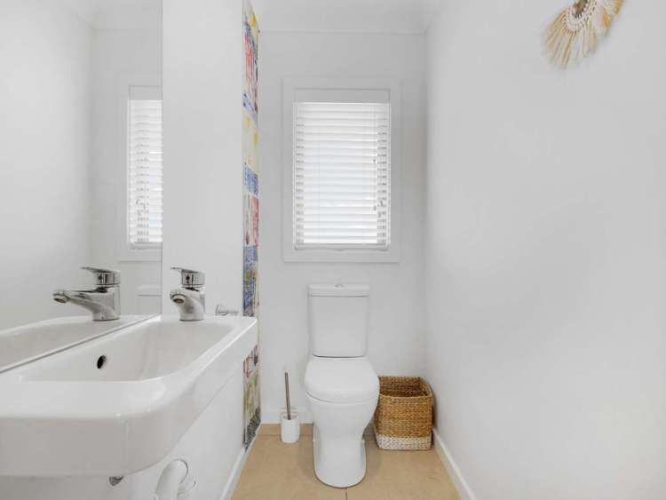 10 Gregory Grove Clive_12