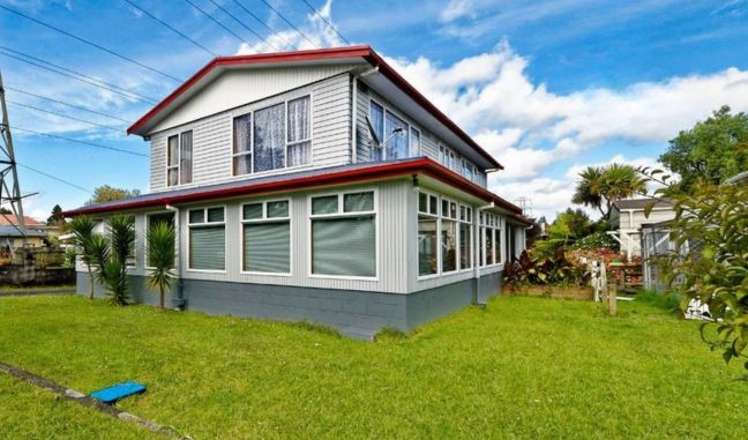 46 Queen Mary Avenue New Lynn_18