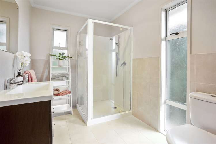 62 Intrepid Crescent Beachlands_17