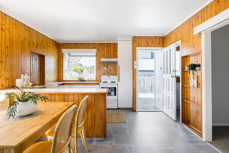 60 Southsea Crescent Silverdale_10