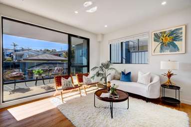 1/4 Powrie Street_3